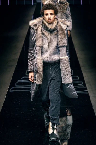Look 97